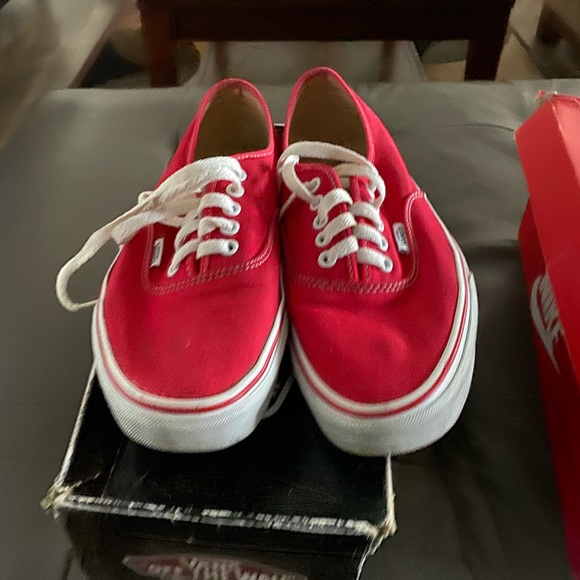 Vans - Picture 2 of 4